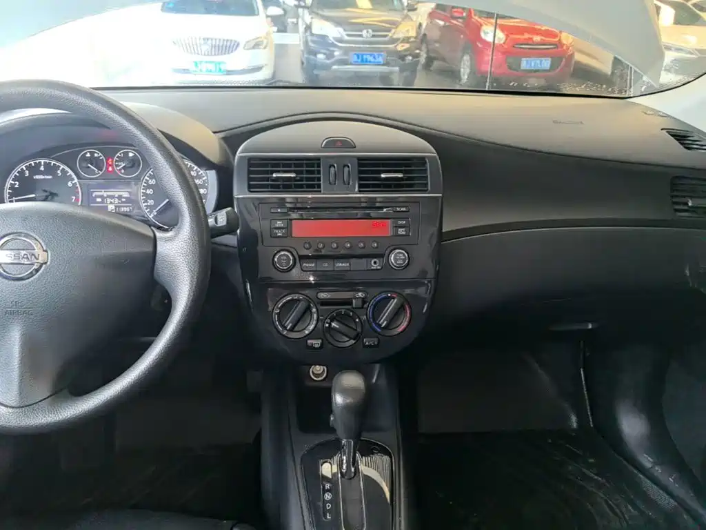Nissan Tiida — миниатюра 13