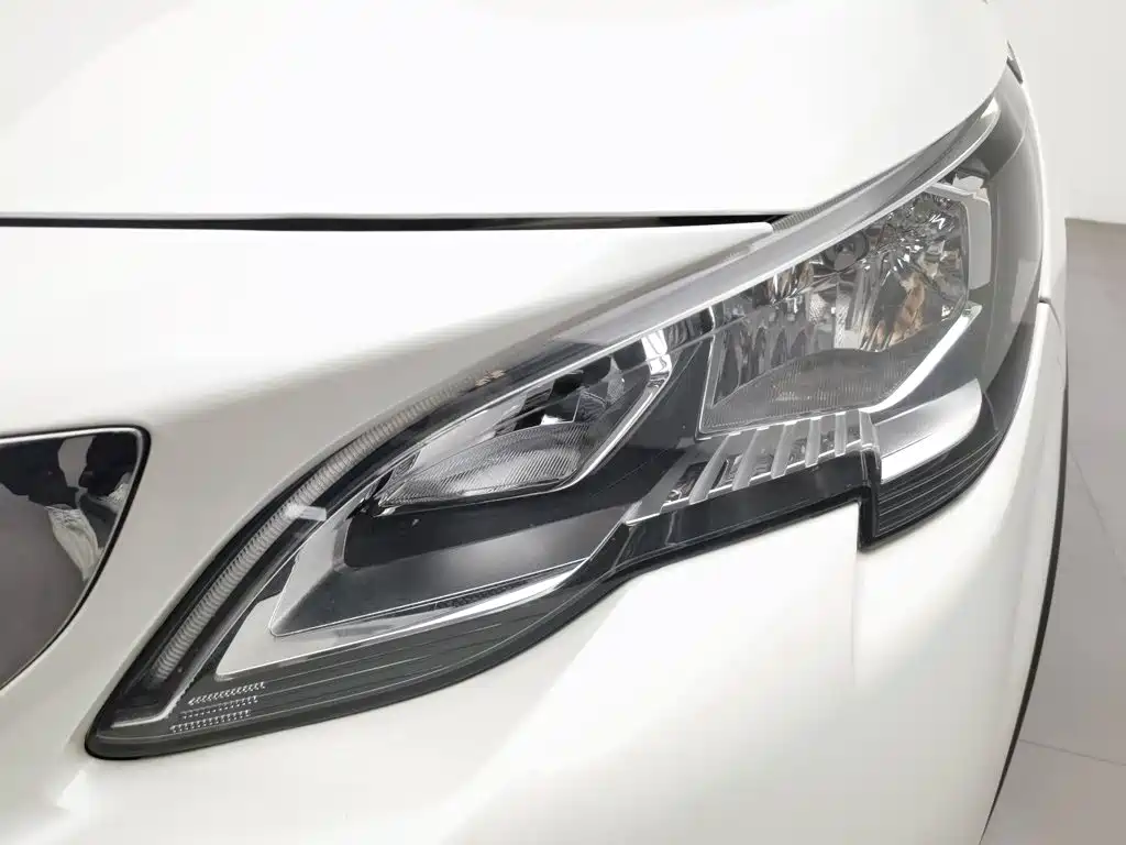 Peugeot 5008 — миниатюра 7