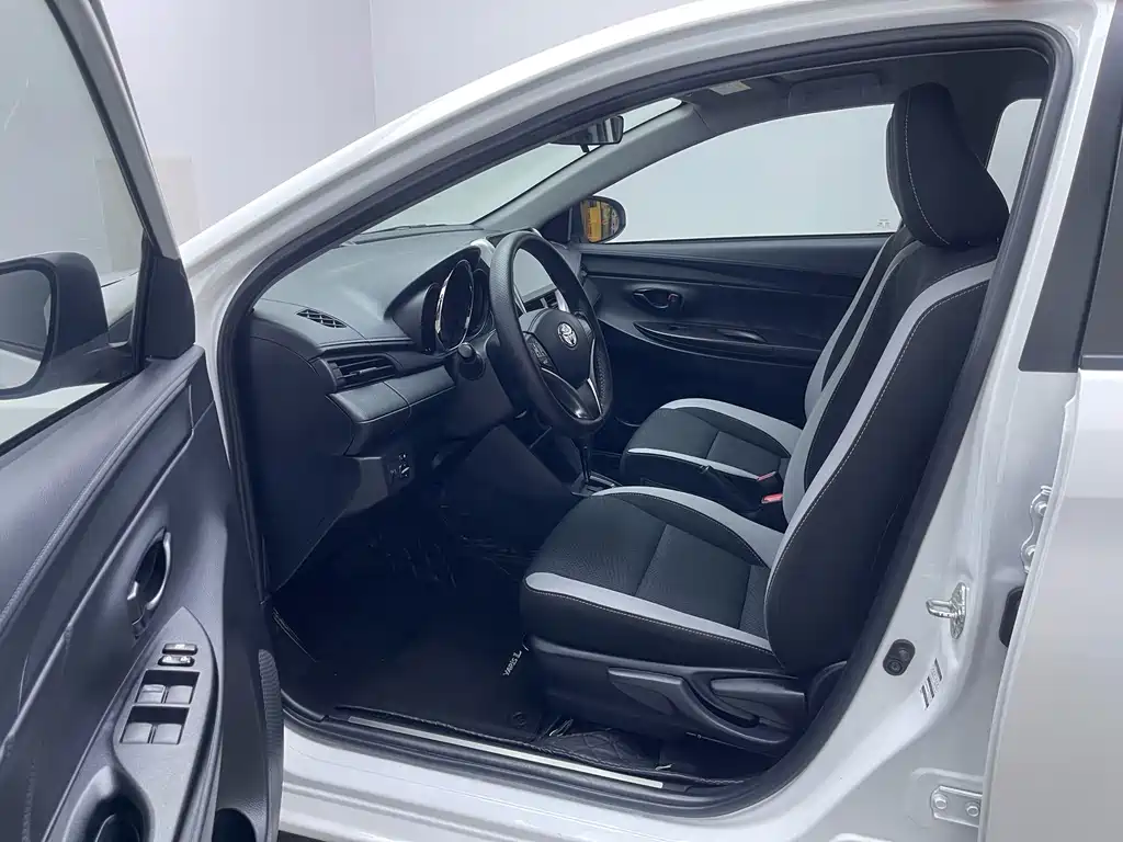 Toyota Yaris L — миниатюра 13