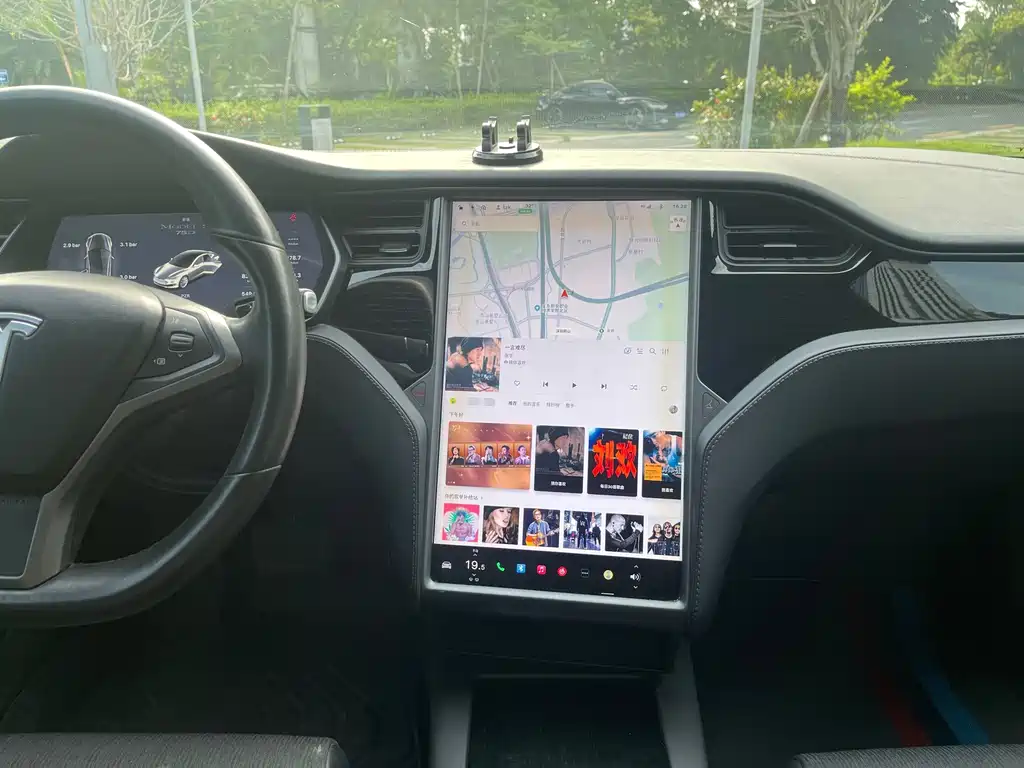 Tesla Model S — миниатюра 21
