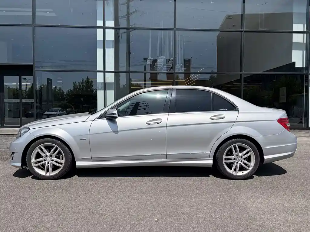 Mercedes-Benz C-Class — миниатюра 3