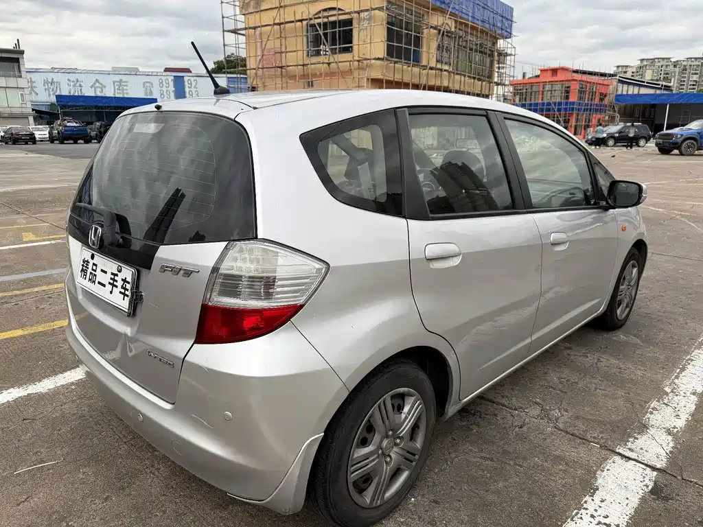 Honda Fit — миниатюра 6
