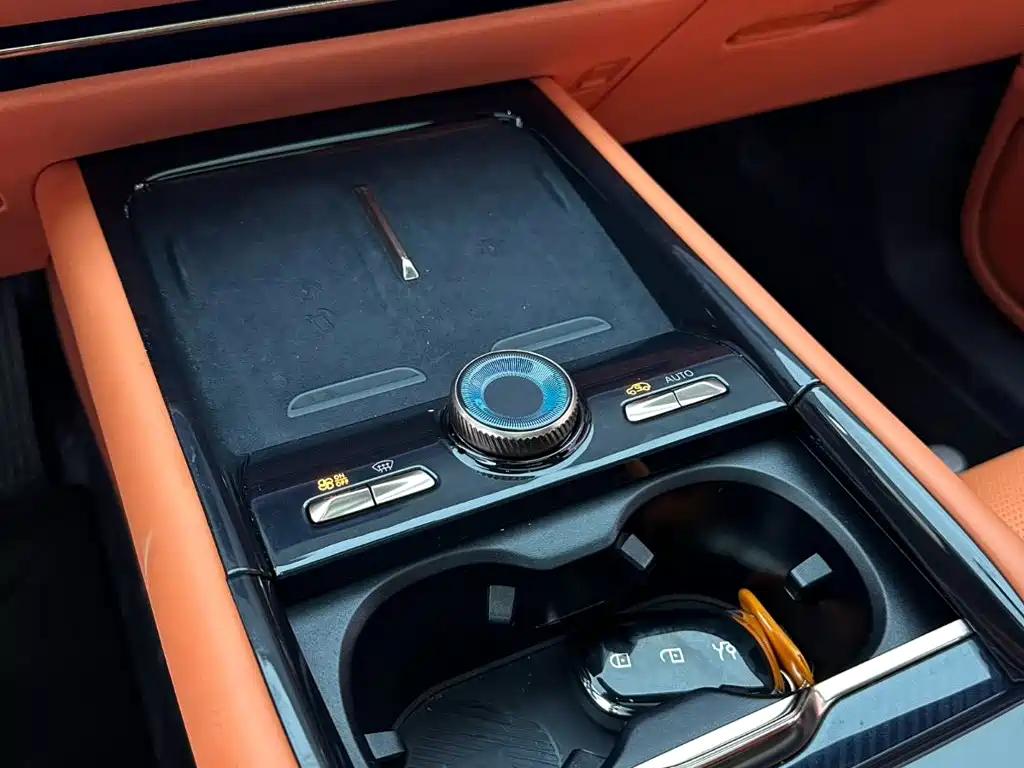 Lynk & Co 900 — миниатюра 18