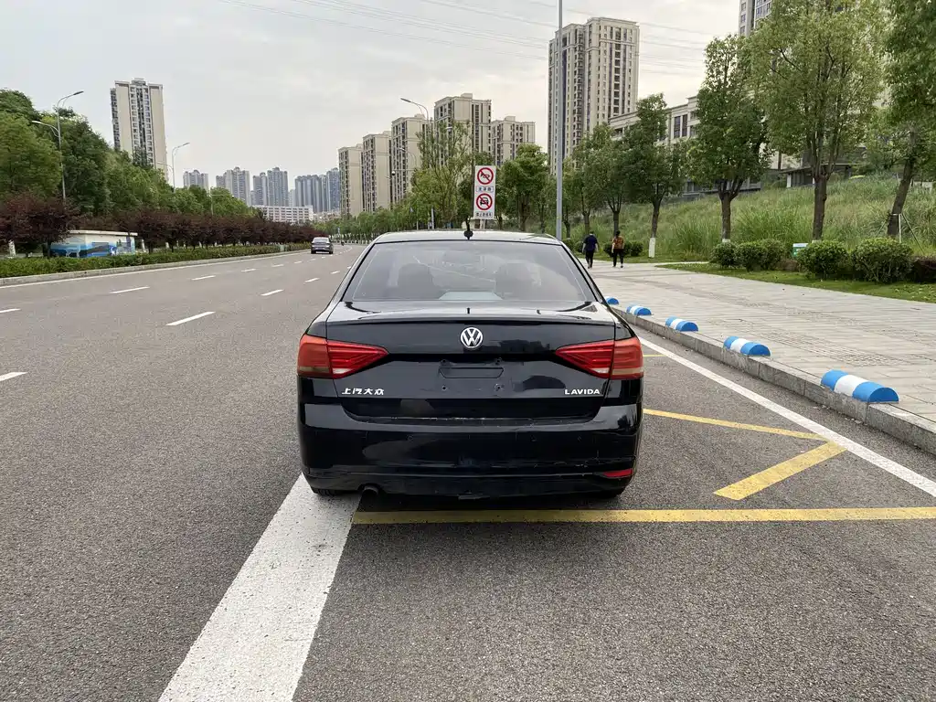 Volkswagen Lavida 2015 1.6L MT