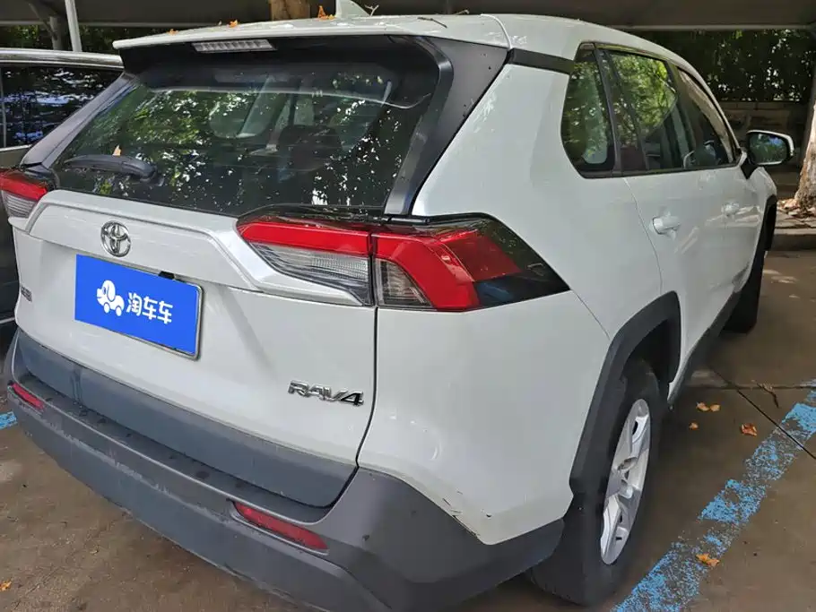 Toyota RAV4 — миниатюра 3
