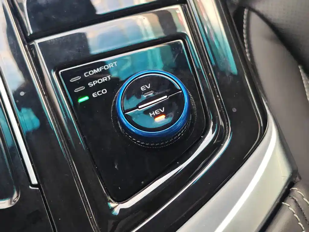 Geely Borui Hybrid — миниатюра 11