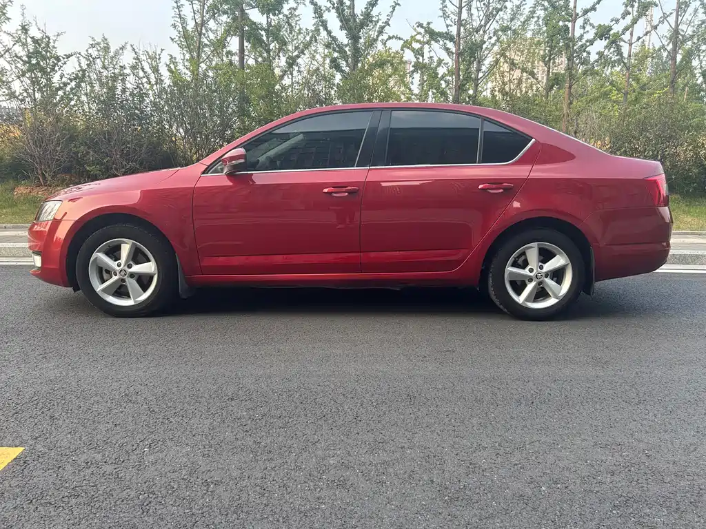 Skoda Octavia 2015 1.6L AT