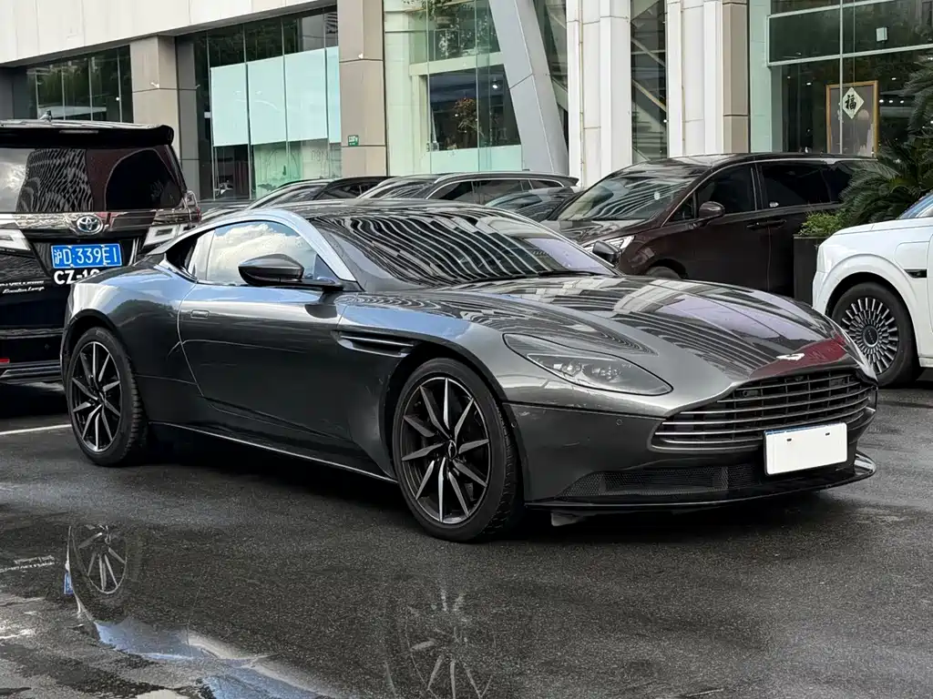 Aston Martin DB11 — миниатюра 3
