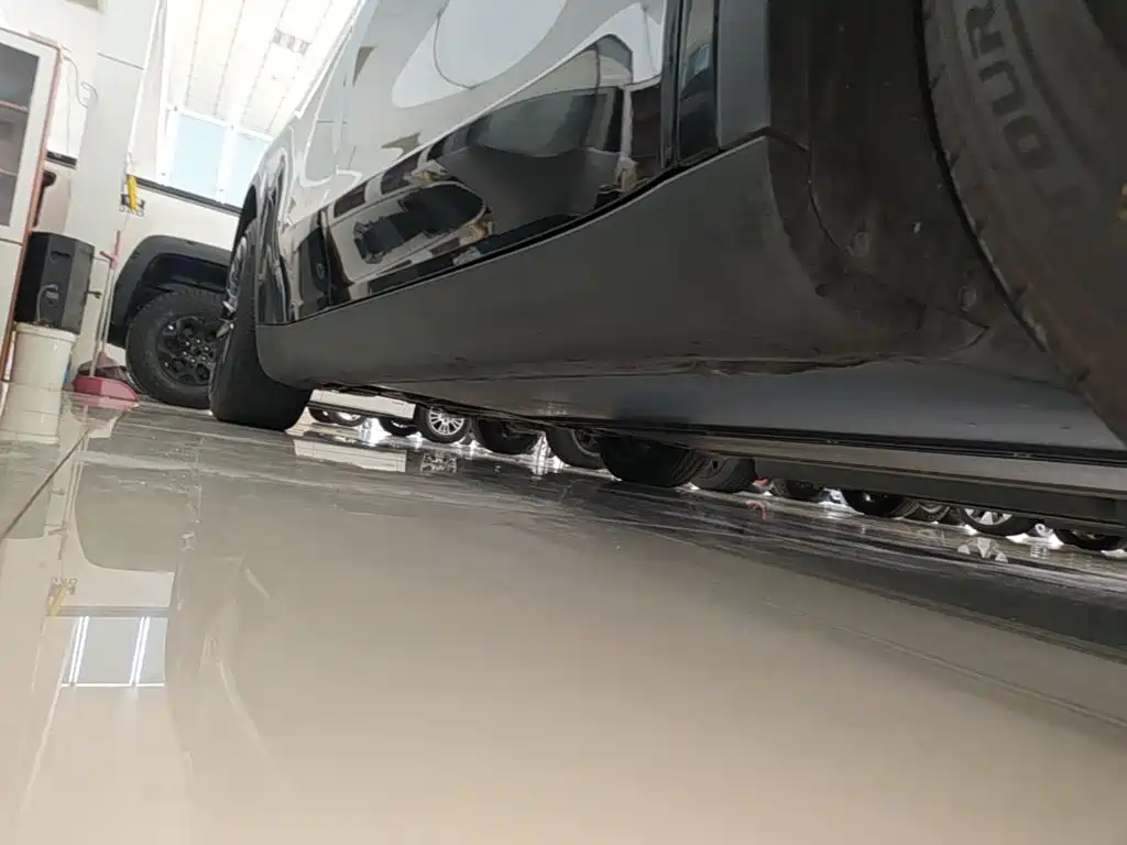 Tesla Model Y — миниатюра 21