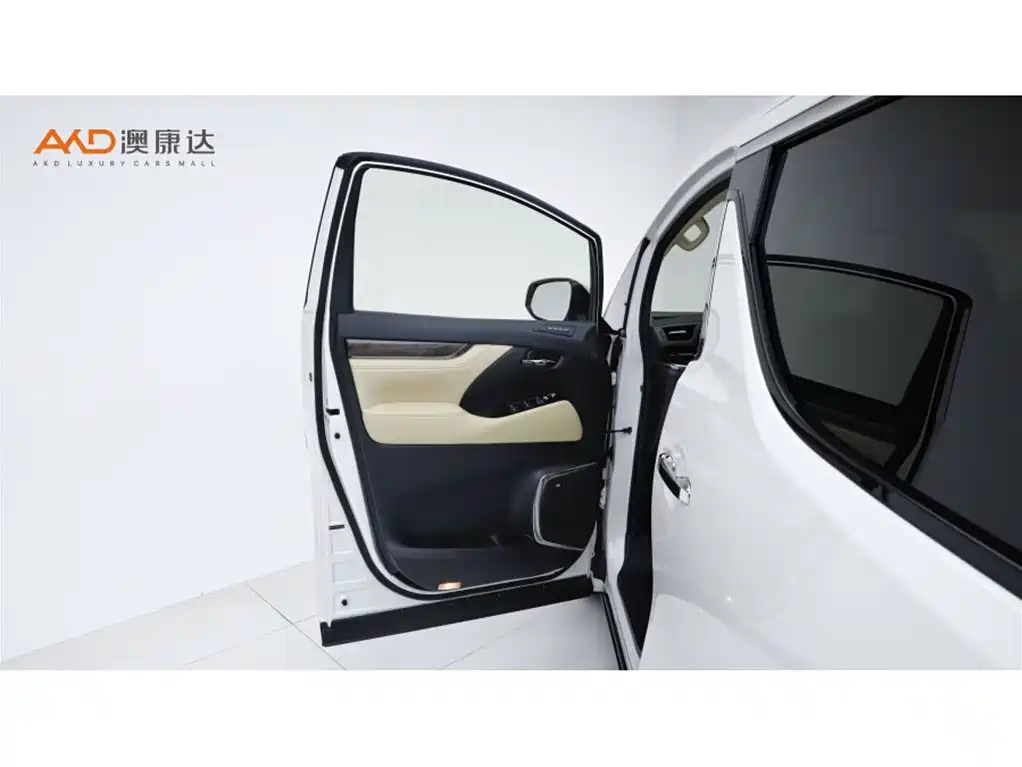 Toyota Alphard — миниатюра 11