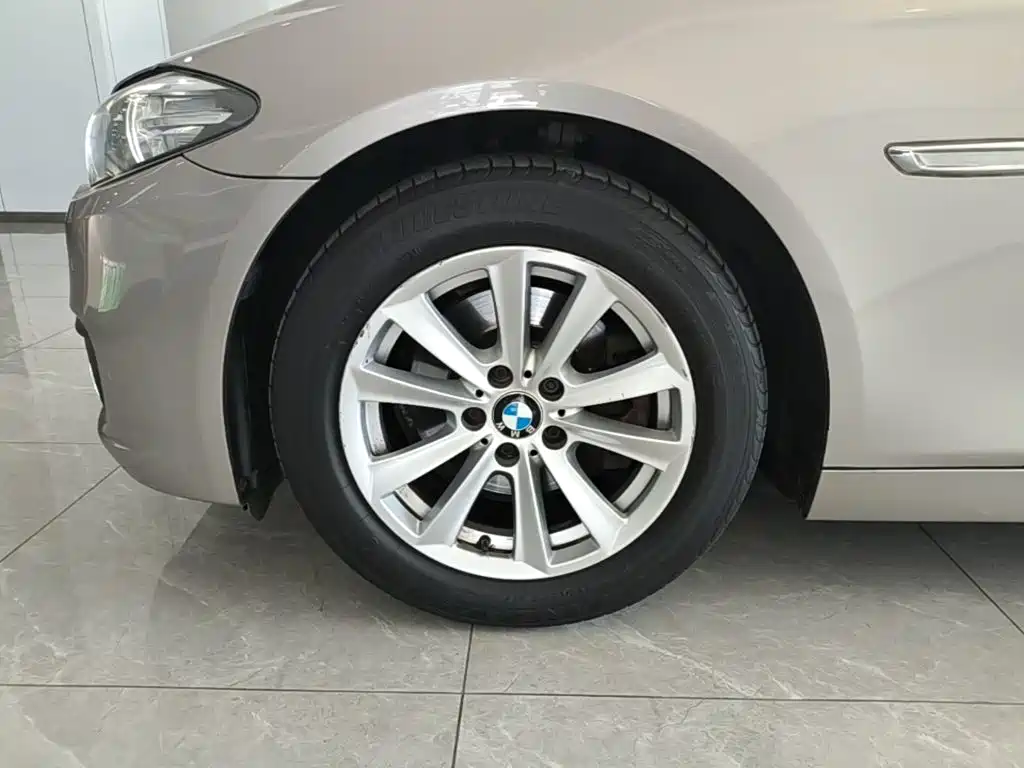 BMW 5 Series (Import) — миниатюра 23