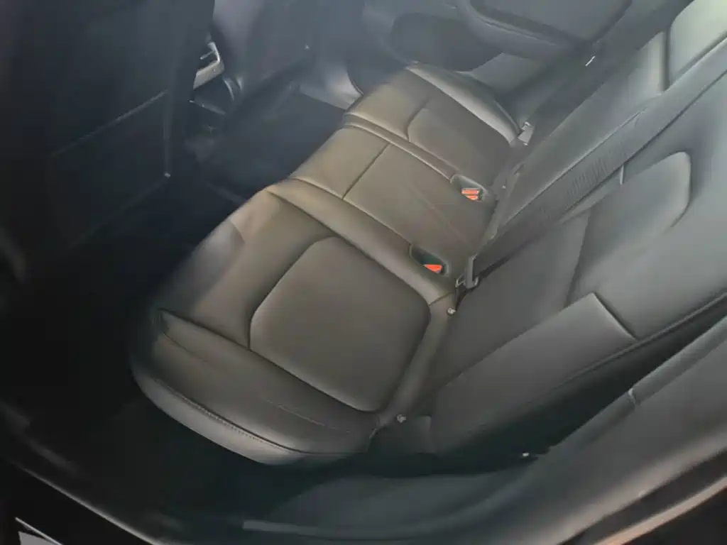 Tesla Model Y — миниатюра 17