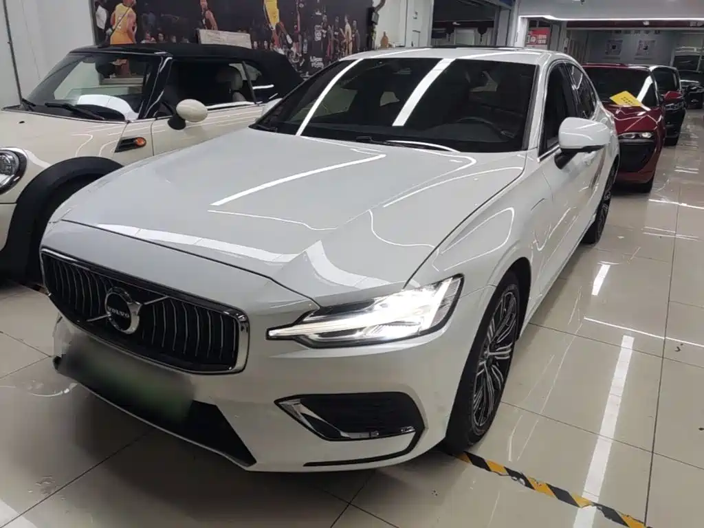 Volvo S60 PHEV — миниатюра 2