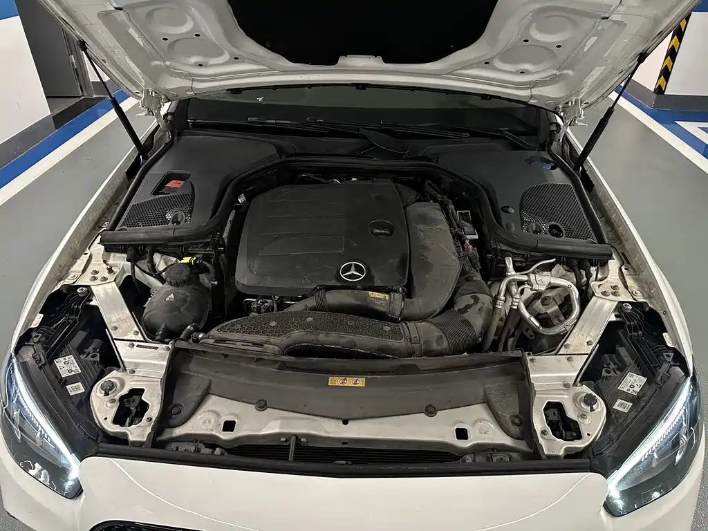 Mercedes-Benz E-Class — миниатюра 18