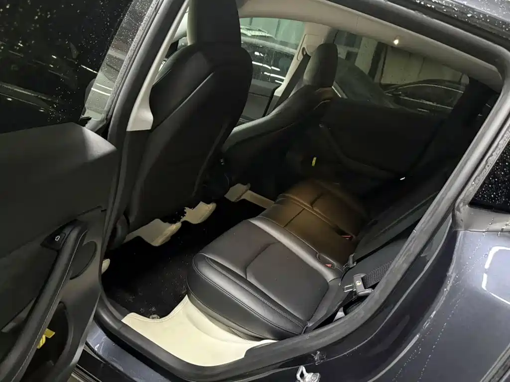 Tesla Model Y — миниатюра 5