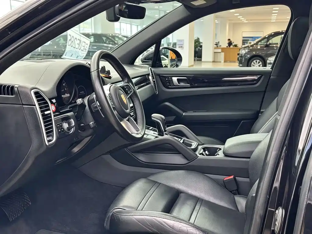 Porsche Cayenne — миниатюра 5