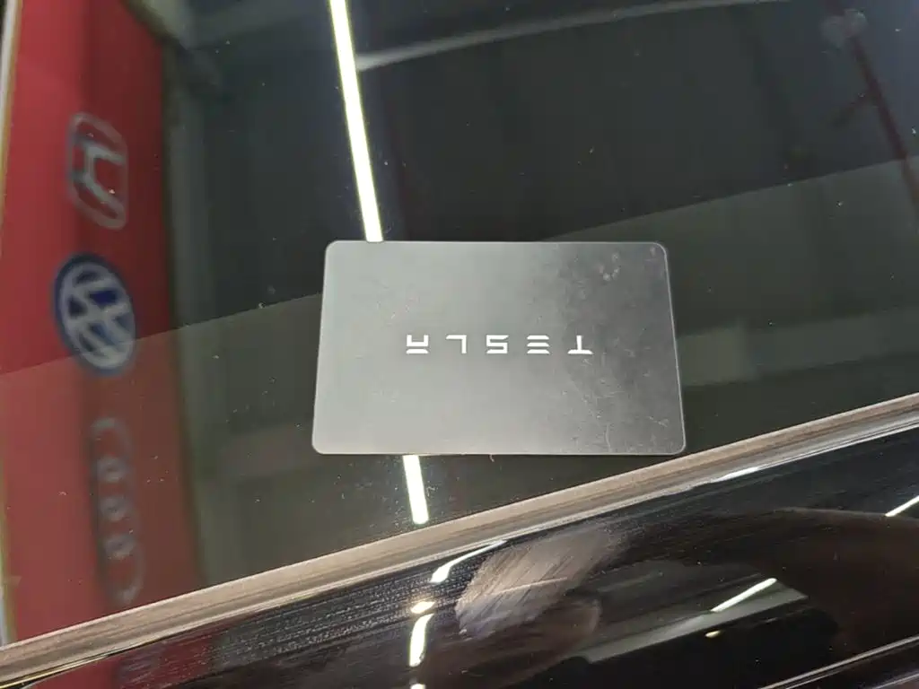 Tesla Model 3 — миниатюра 9