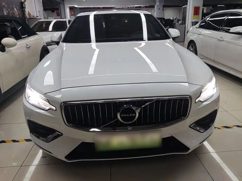 Volvo S60 PHEV — миниатюра 3