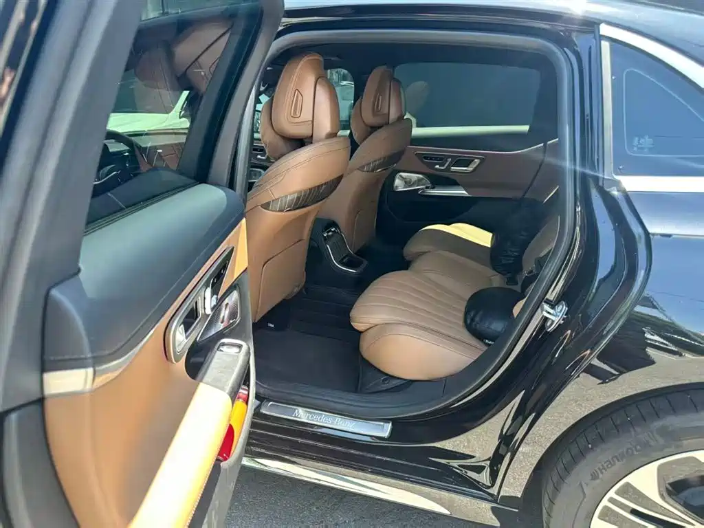 Mercedes-Benz E-Class — миниатюра 9