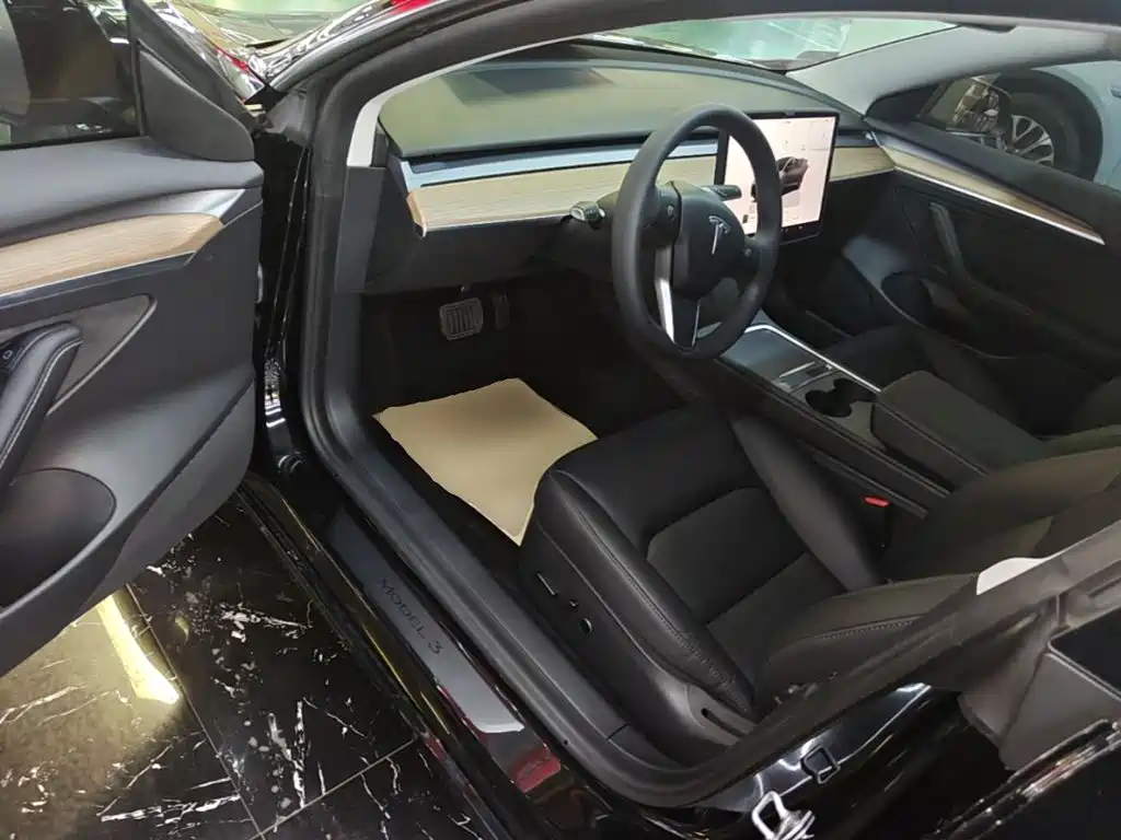 Tesla Model 3 — миниатюра 16