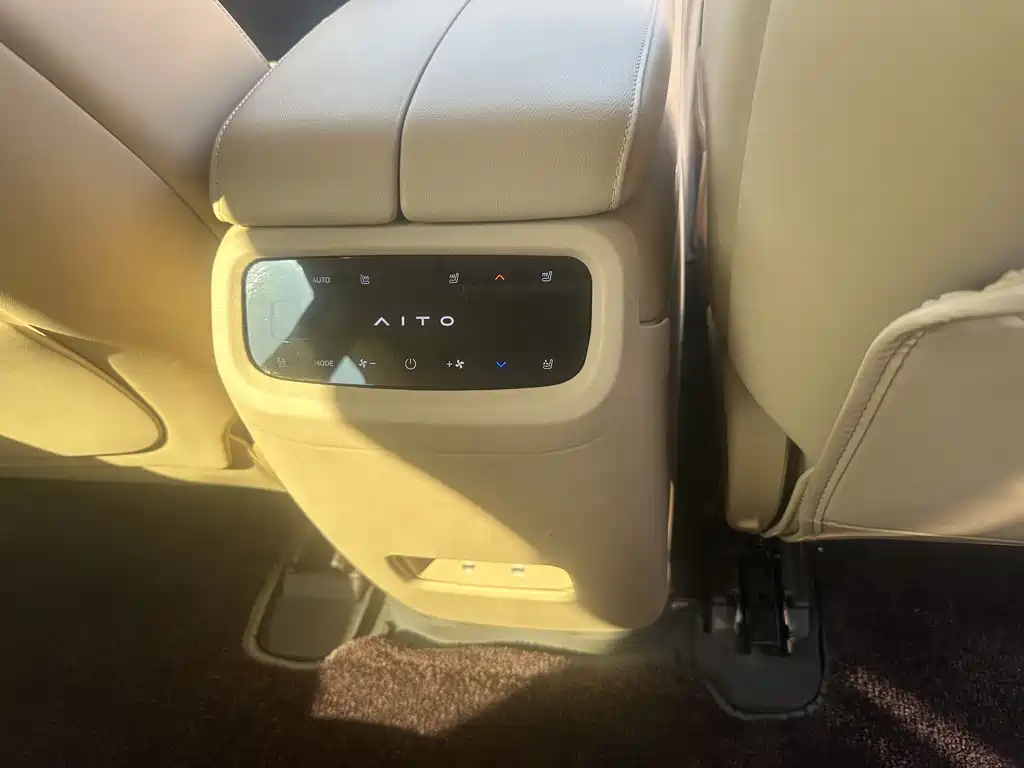 AITO ASK THE WORLD M7