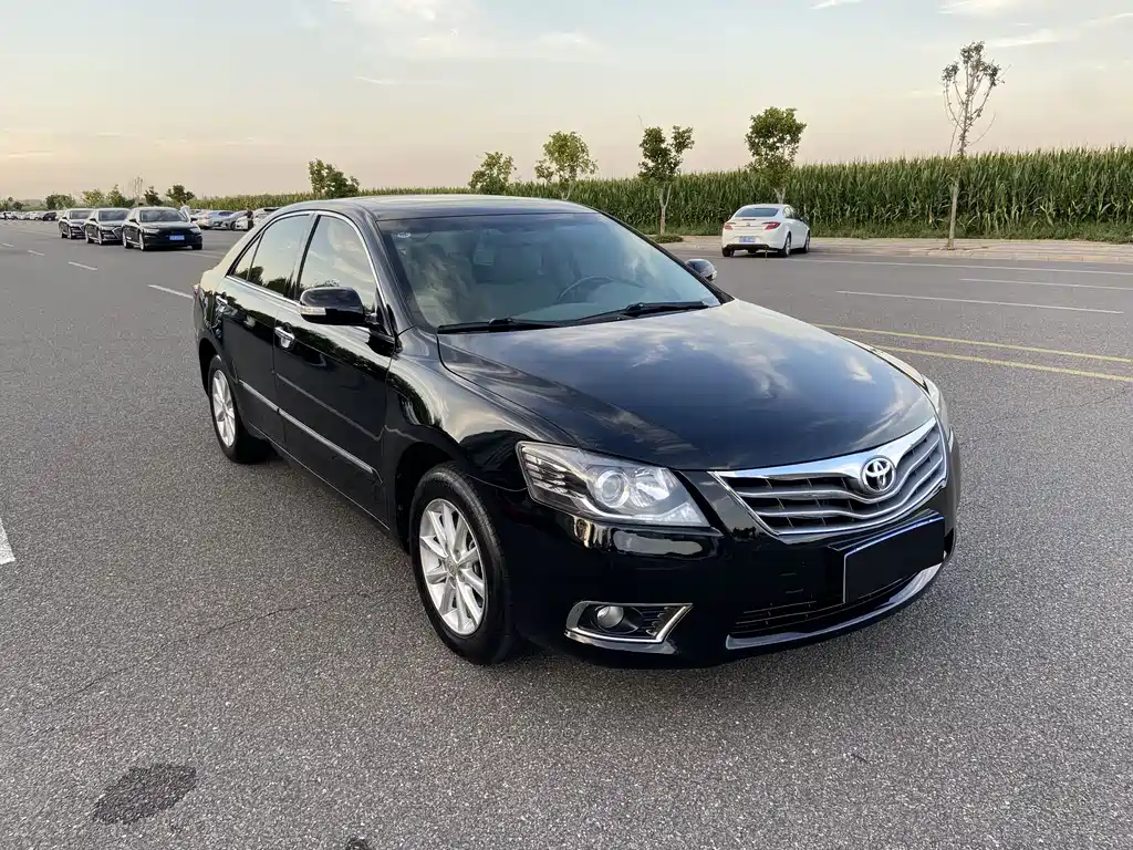 Toyota Camry — миниатюра 3