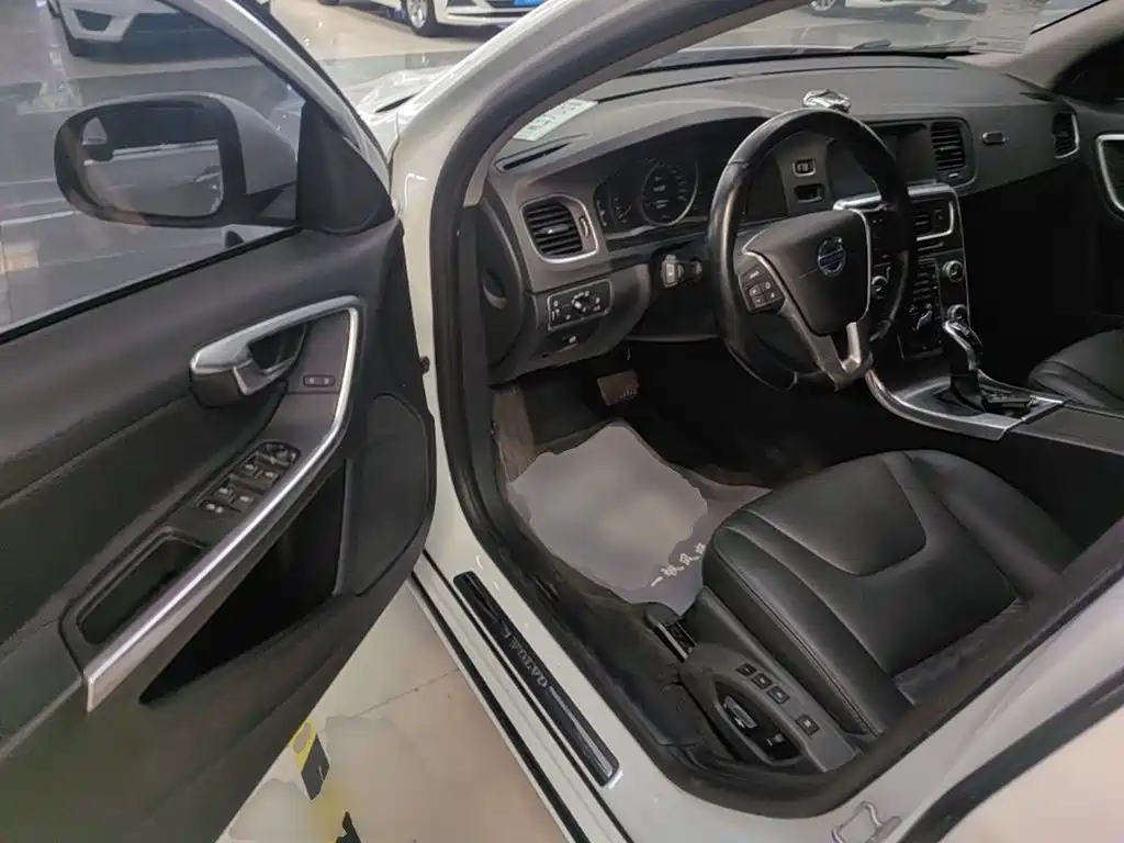 Volvo V60 — миниатюра 16