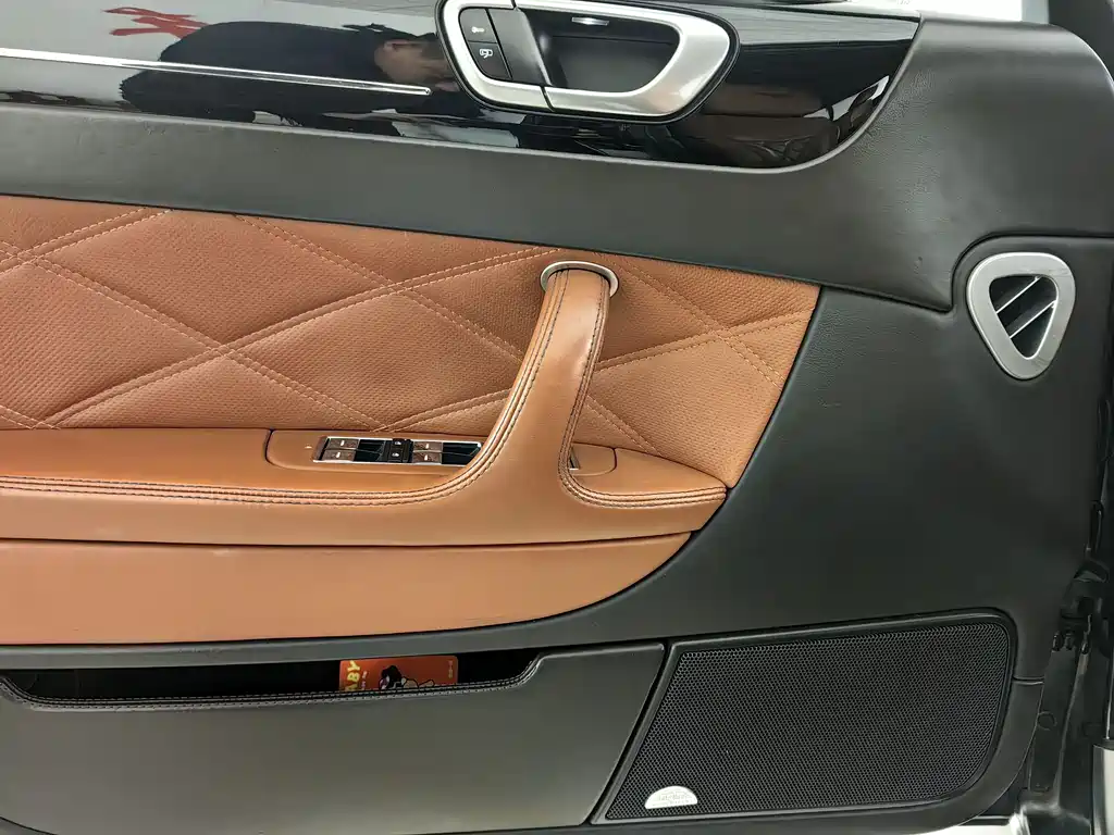 Bentley Flying Spur 2010 6.0T мест