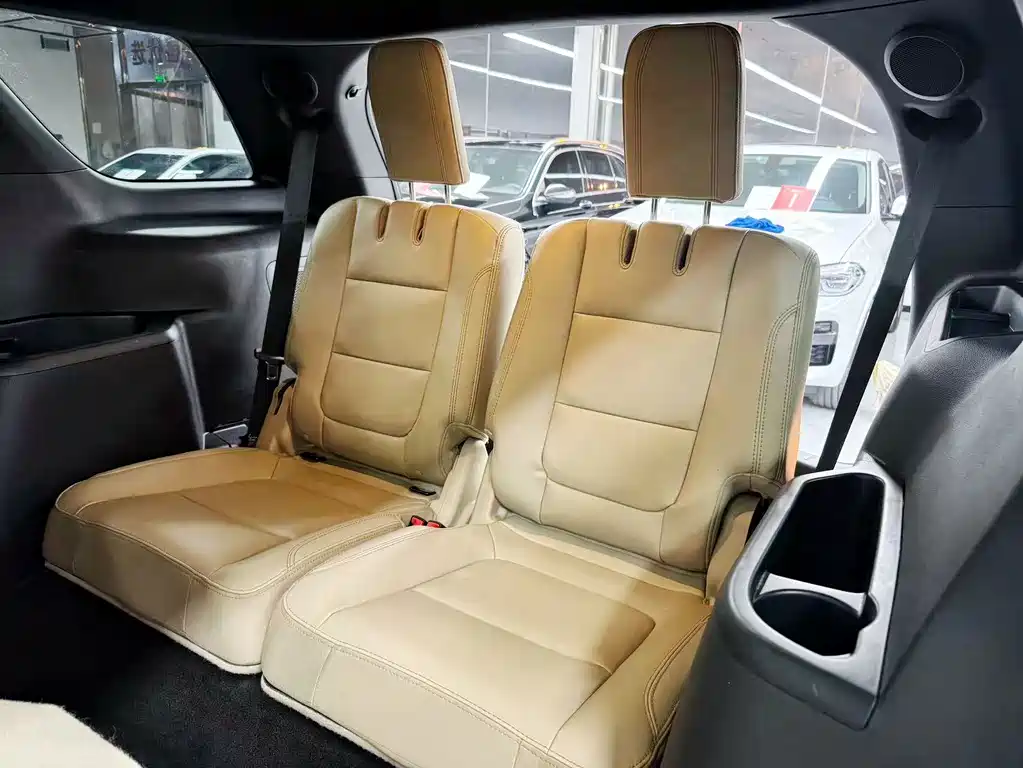 Ford Explorer (Import) — миниатюра 19