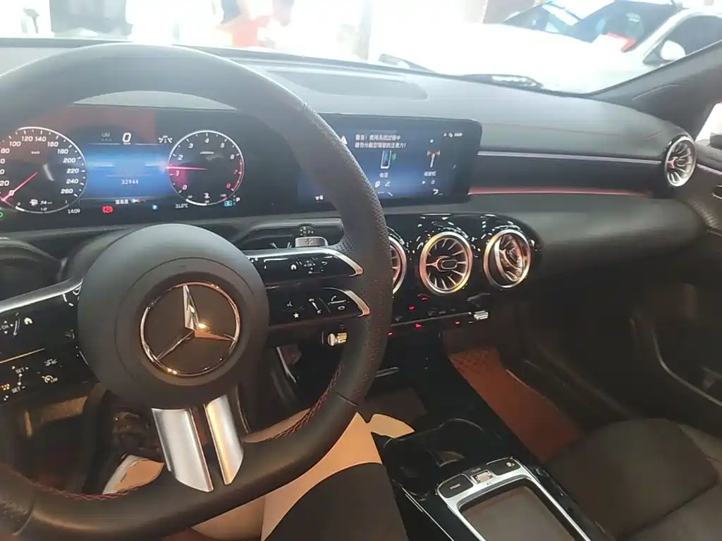 Mercedes-Benz A-Class — миниатюра 10