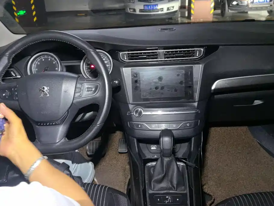 Peugeot 408 — миниатюра 12