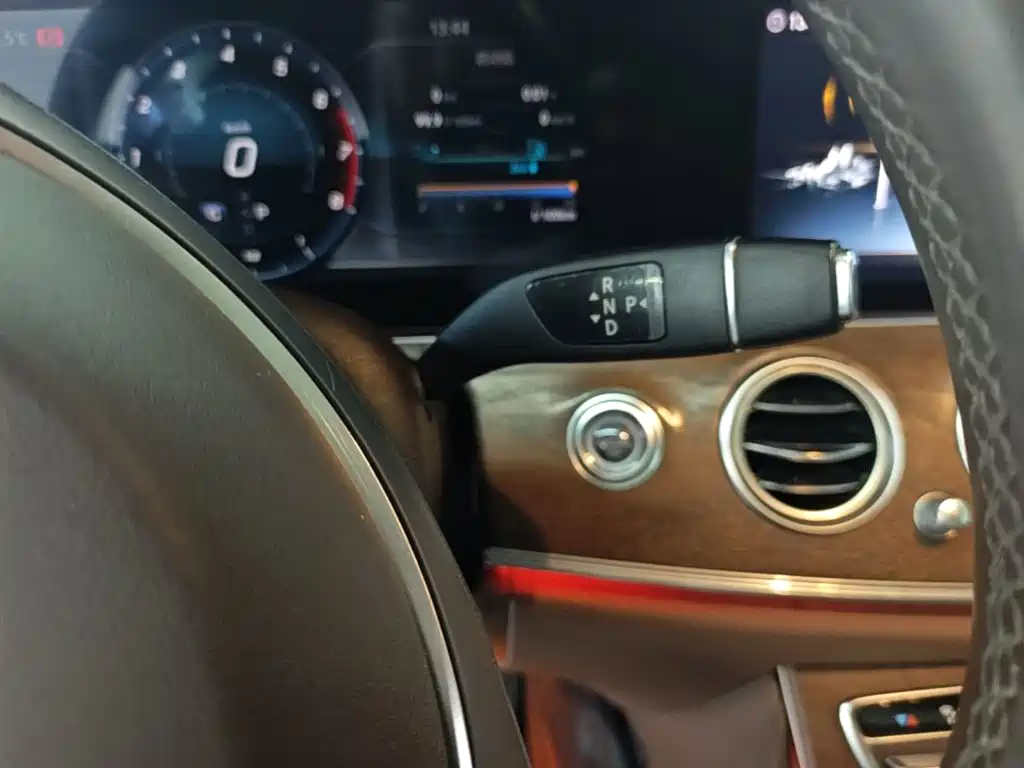 Mercedes-Benz E-Class — миниатюра 14