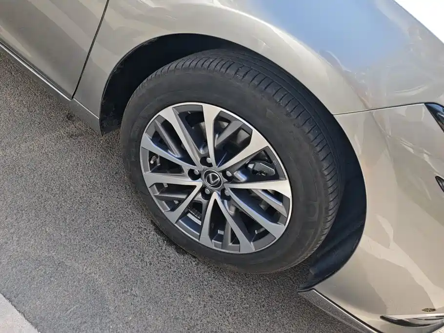 Lexus ES — миниатюра 6