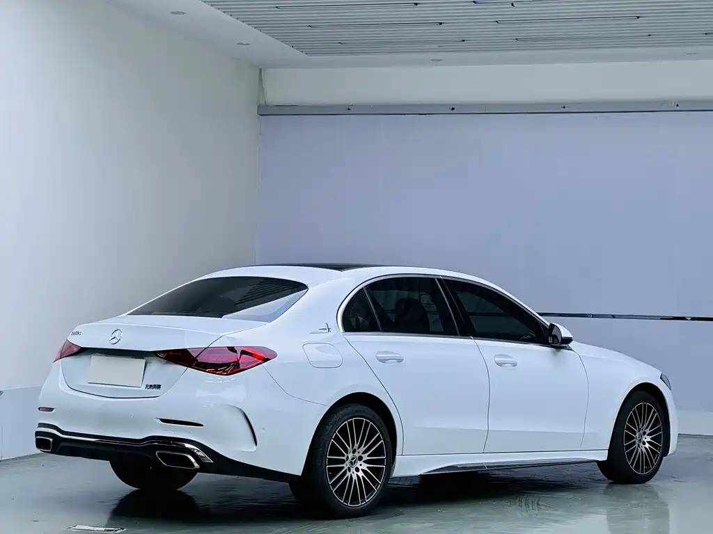 Mercedes-Benz C-Class — миниатюра 6