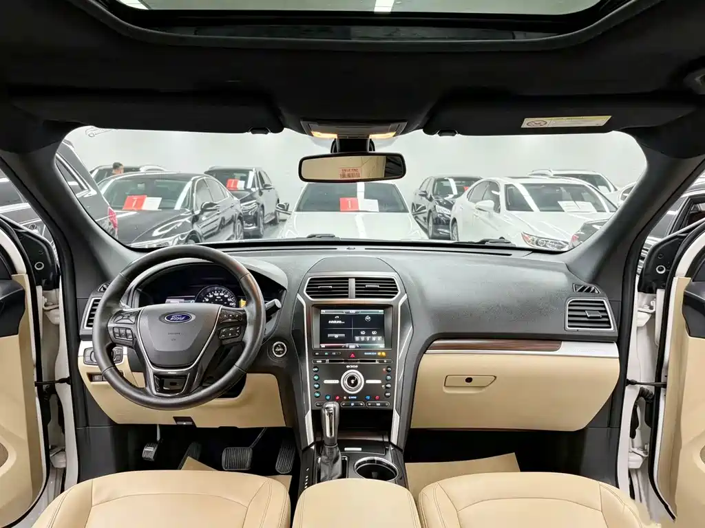 Ford Explorer (Import) — миниатюра 9