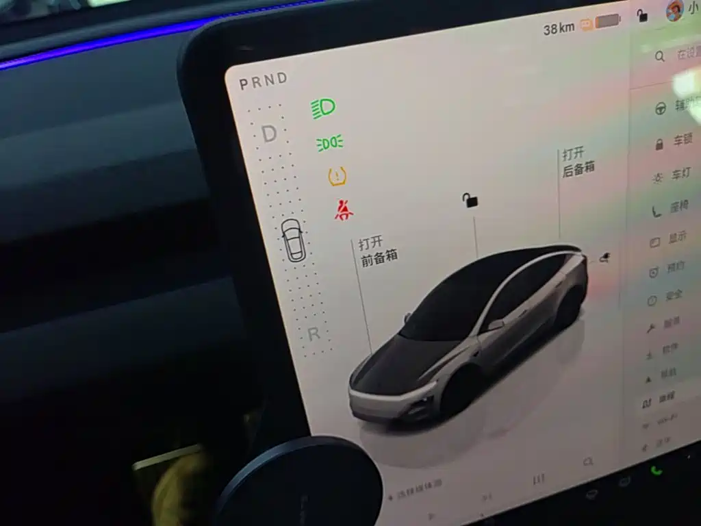Tesla Model Y — миниатюра 14