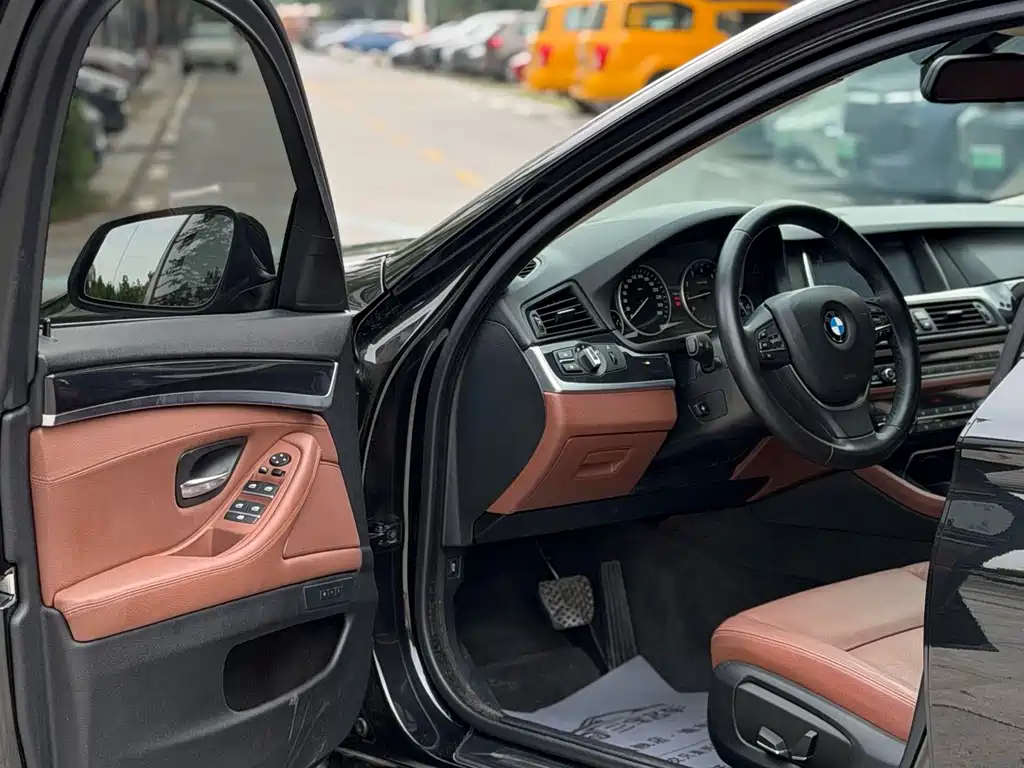 BMW 5 Series — миниатюра 26