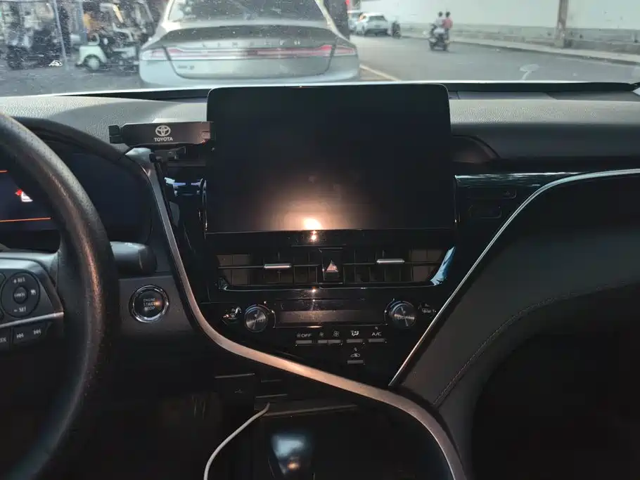 Toyota Camry — миниатюра 13