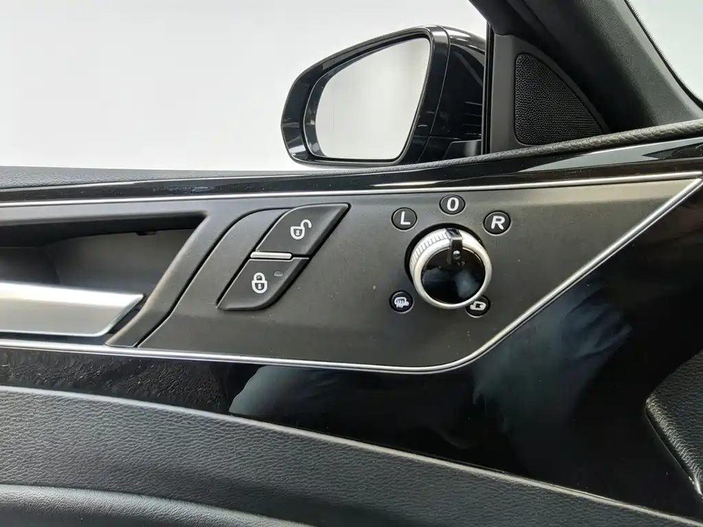 Hongqi Hongqi H5 — миниатюра 13