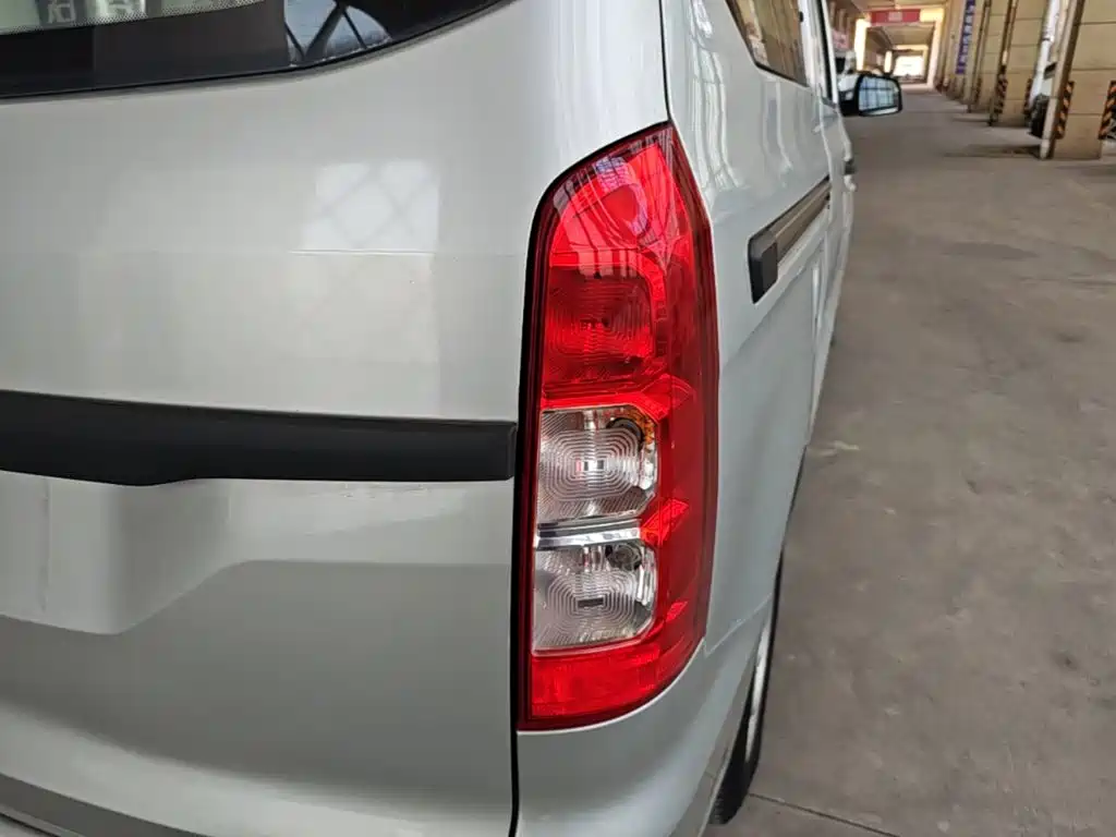 Wuling Hongguang V — миниатюра 8