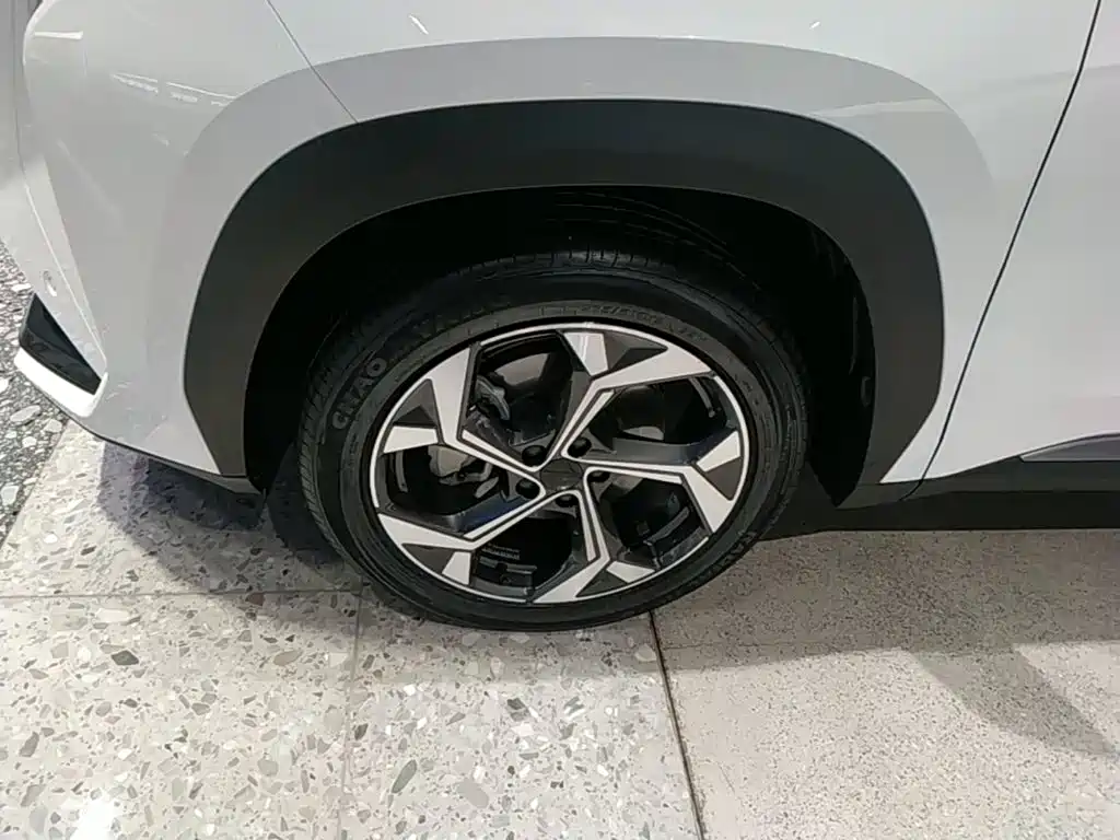 Geely Boyue L — миниатюра 23