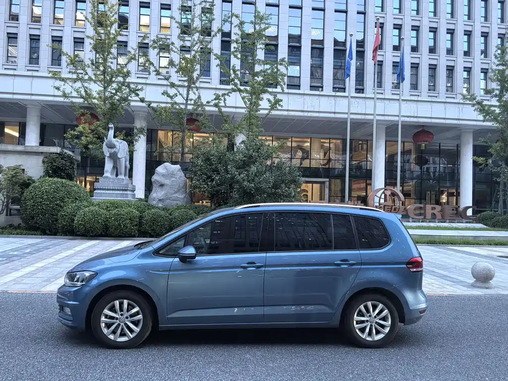 Volkswagen Touran — миниатюра 2