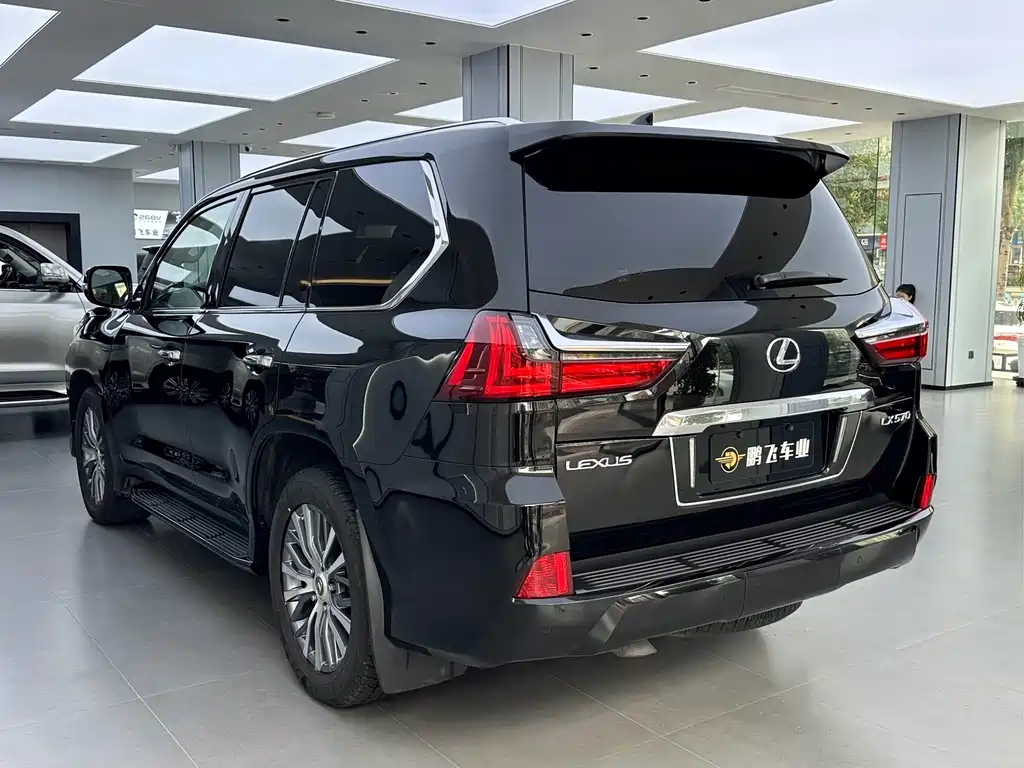 Lexus LX 570 Dynamic Luxury Edition, фото 22