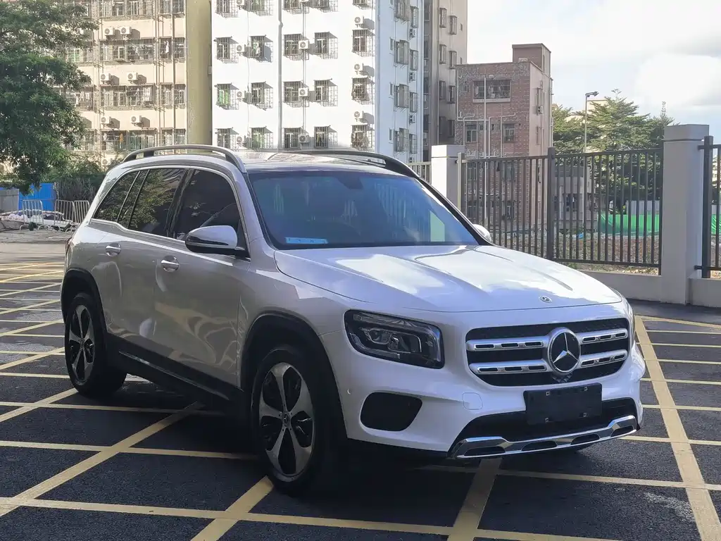 MERCEDES-BENZ GLB