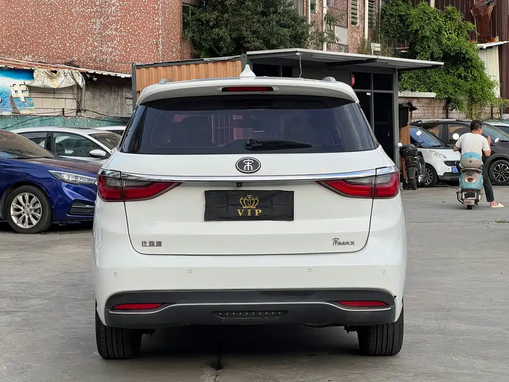 BYD MAX — миниатюра 5