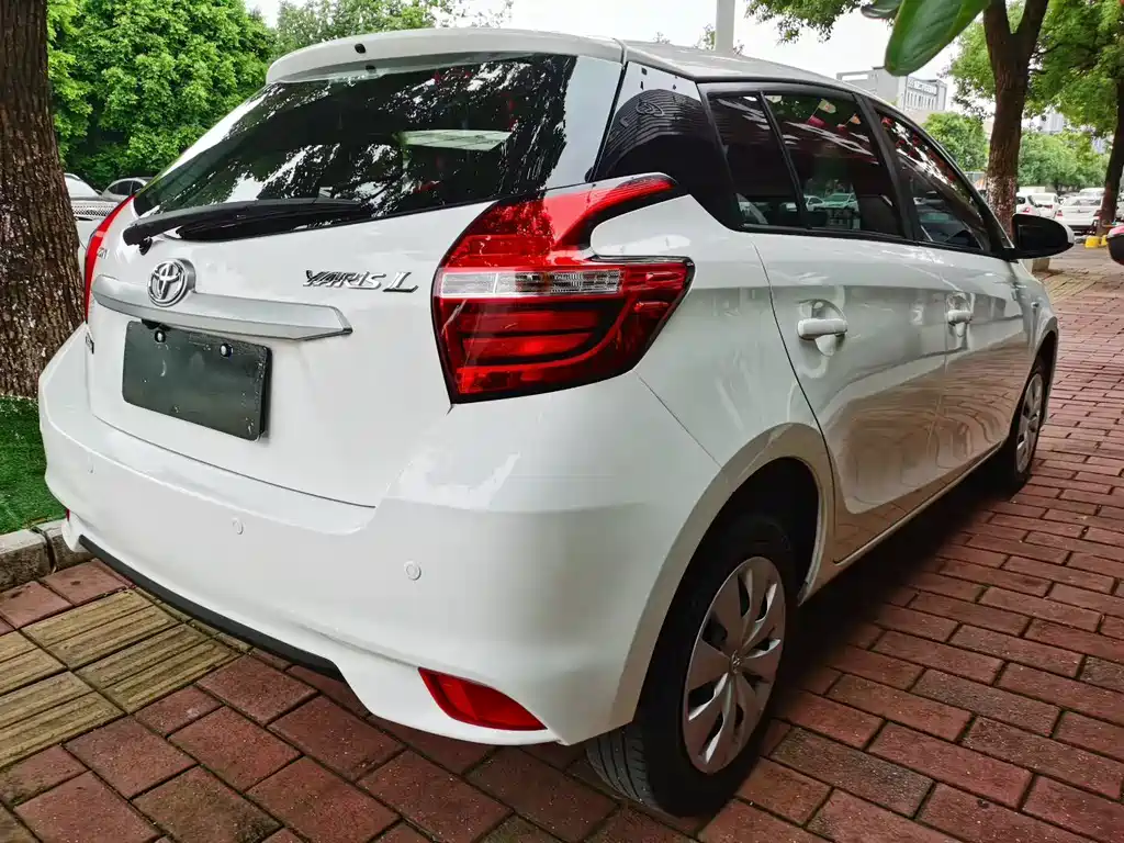 Toyota Yaris L — миниатюра 6