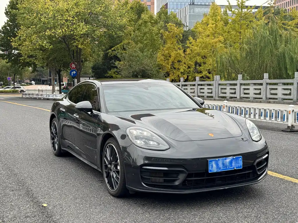 PORSCHE PANAMERA