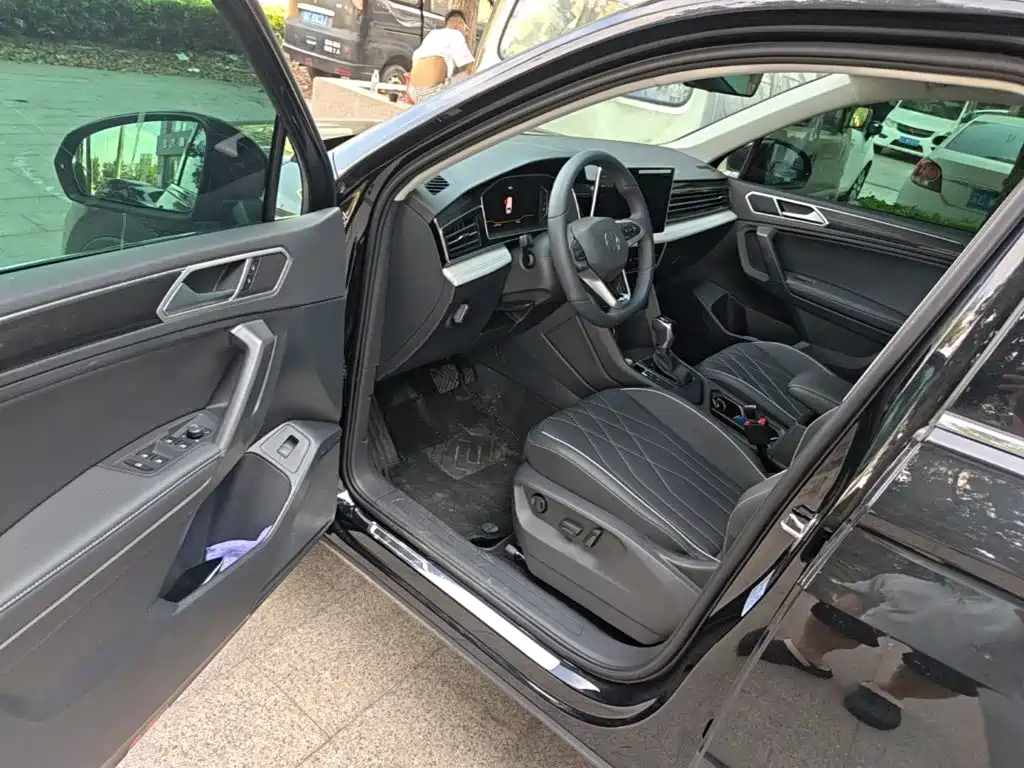 Volkswagen Tiguan L — миниатюра 16