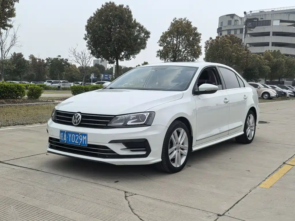 Volkswagen Sagitar 2019