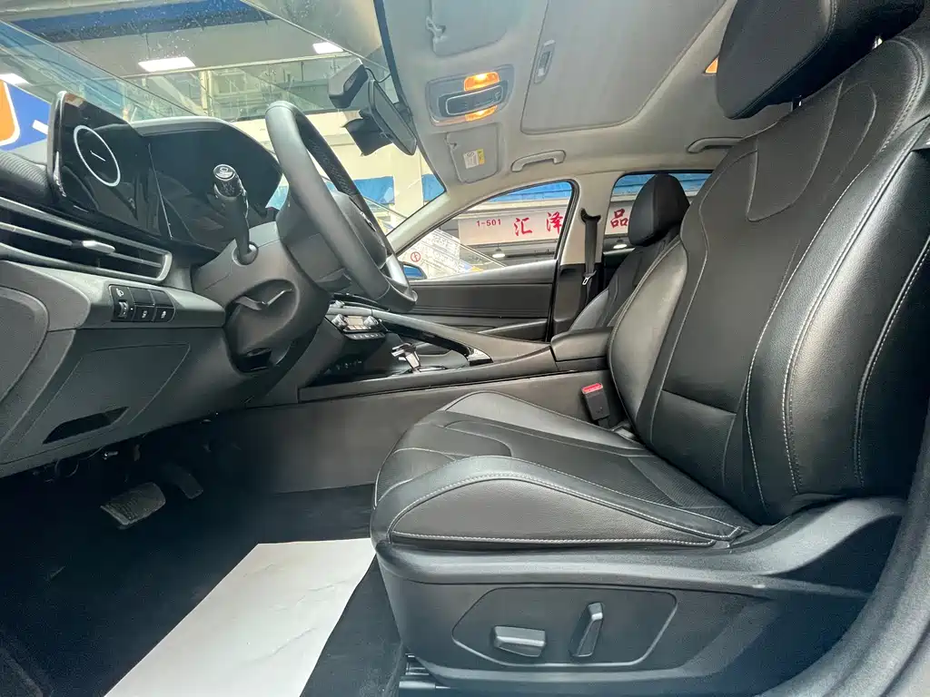Hyundai Elantra — миниатюра 12